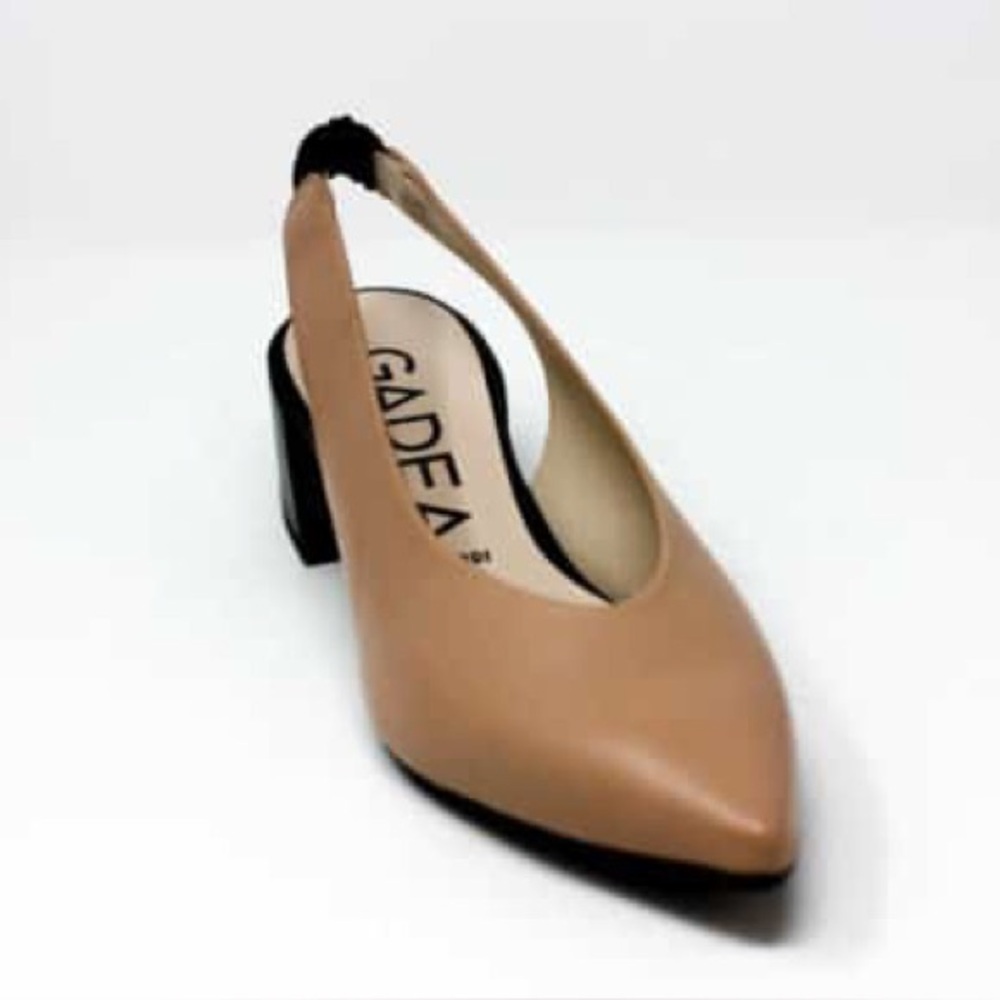 GADEA BY LODI Sylvie Nude Slingback Heels with Pointed Toe and Block Heel size 9